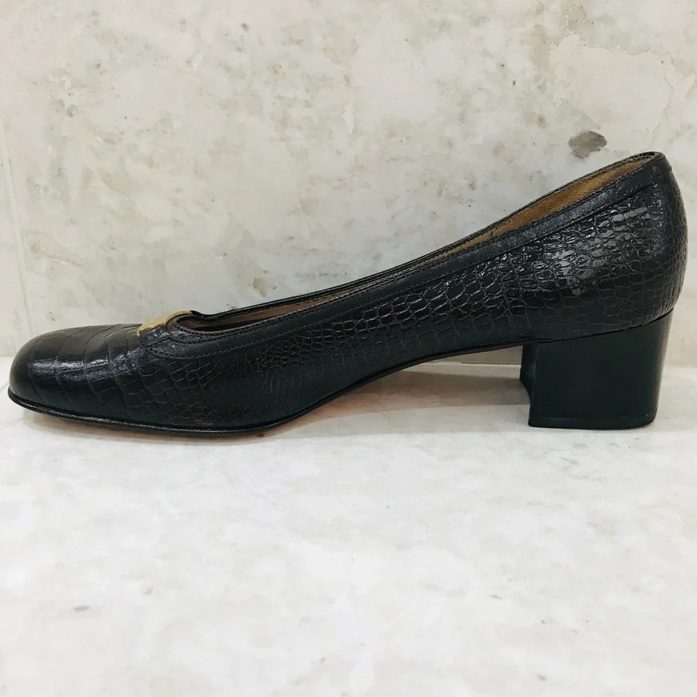 SALVATORE FERRAGAMO {8A2} Brown Embossed Leather Pumps - Picture 4 of 15